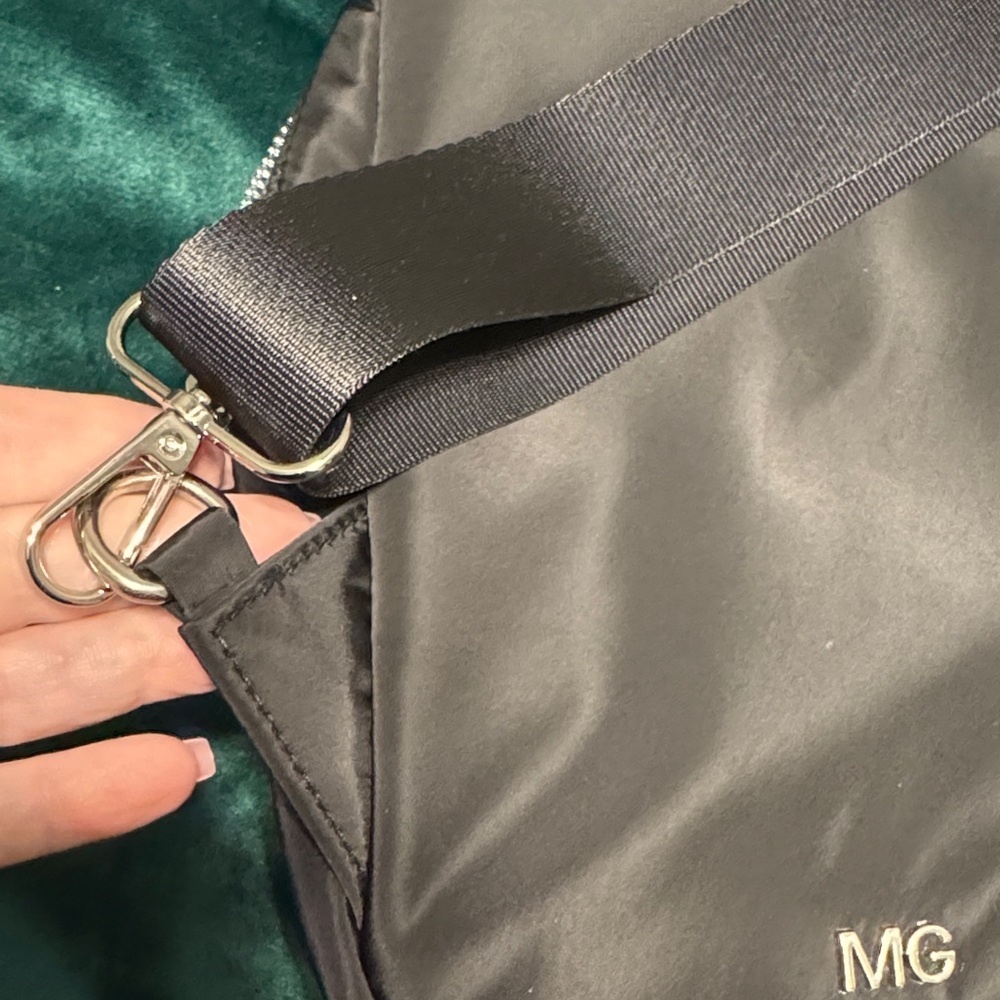 Sleek Black Crossbody Bag - Picture 6 of 7